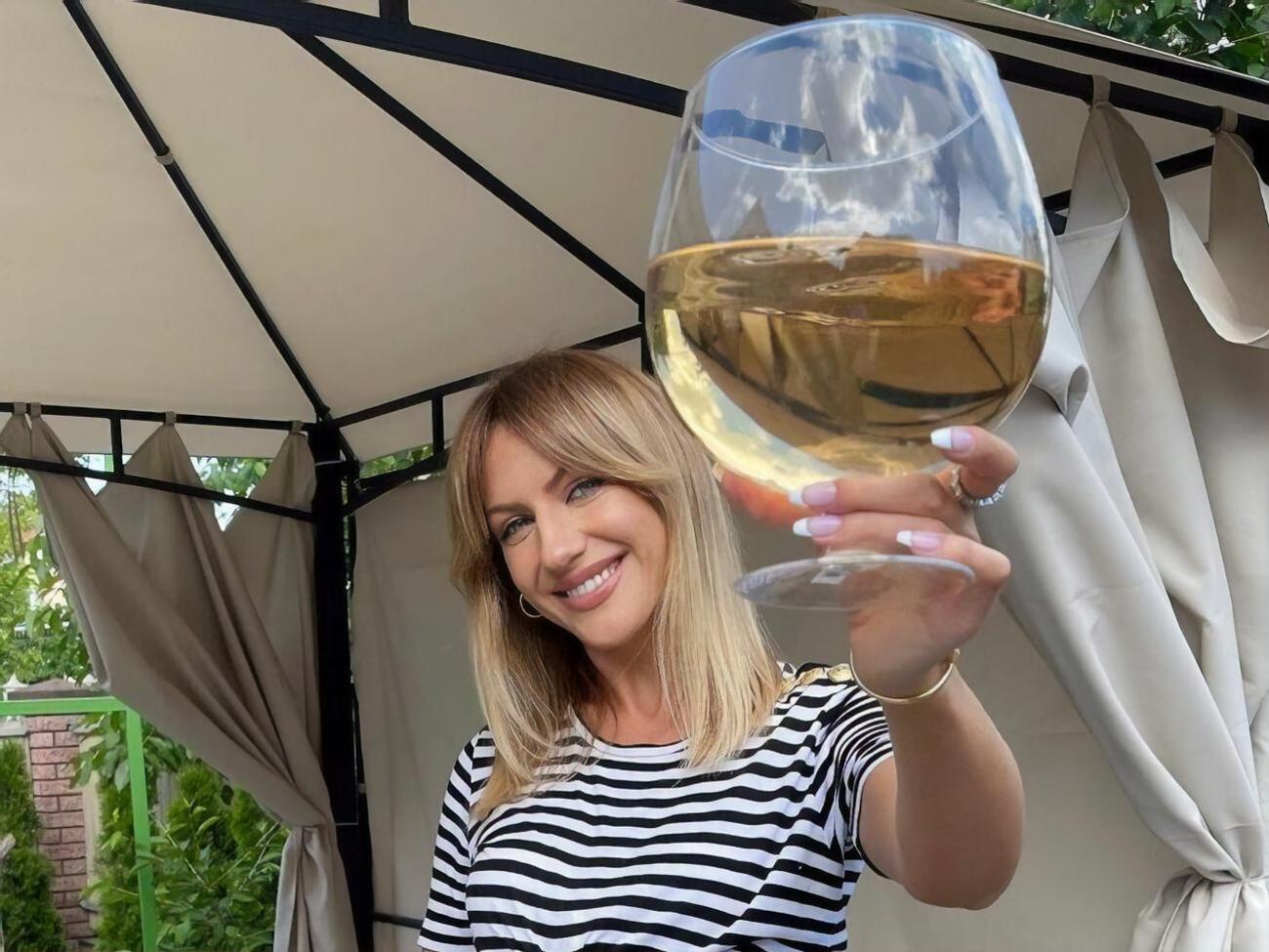 Нікітюк: Великий келих підіймаю за батьків. Сьогодні вони святкують річницю весілля!