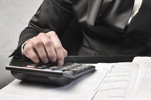 Україна вирішила скористатися високим попитом на свій експорт на світових ринках і підвищити податки для вітчизняних виробників, пише New Europe