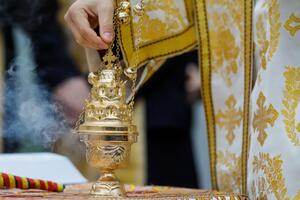Священник не смог объяснить, что делал у дороги в женской одежде