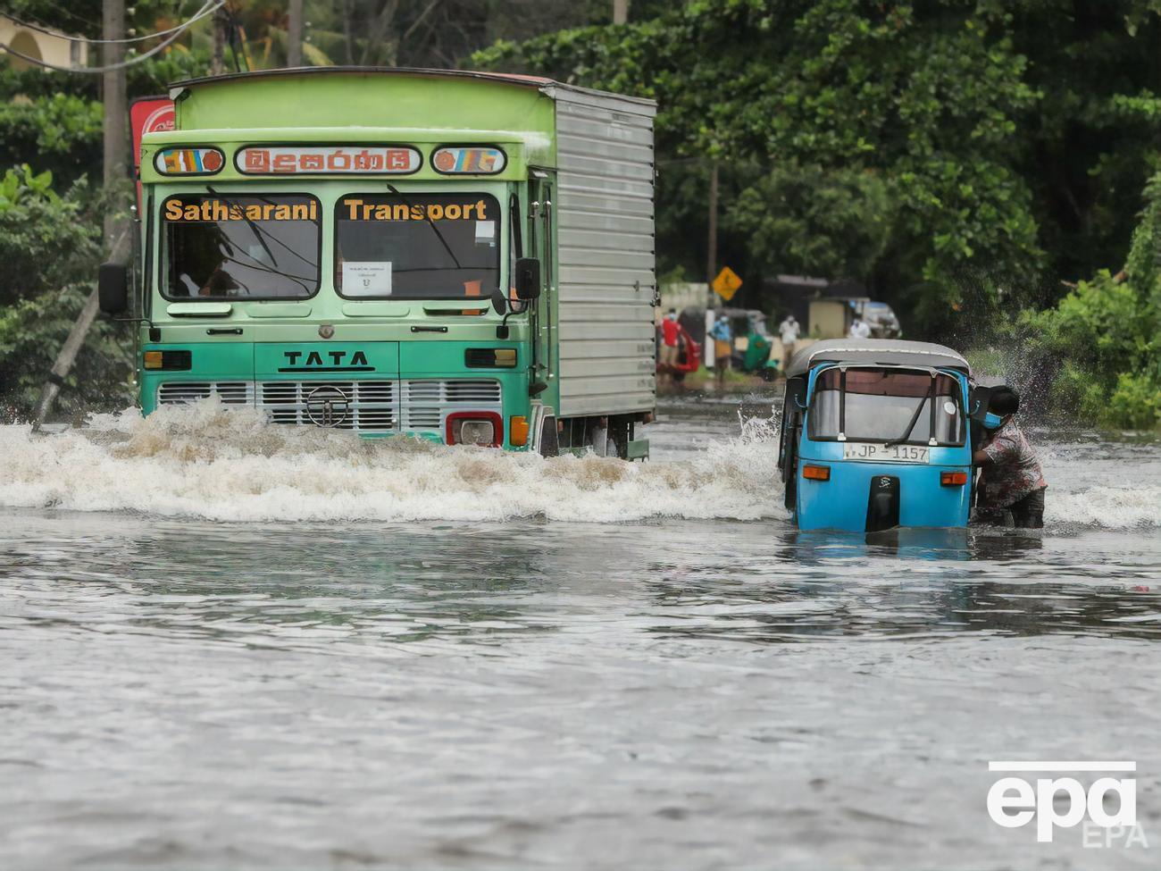 Реки вышли из берегов, затопив низменные районы