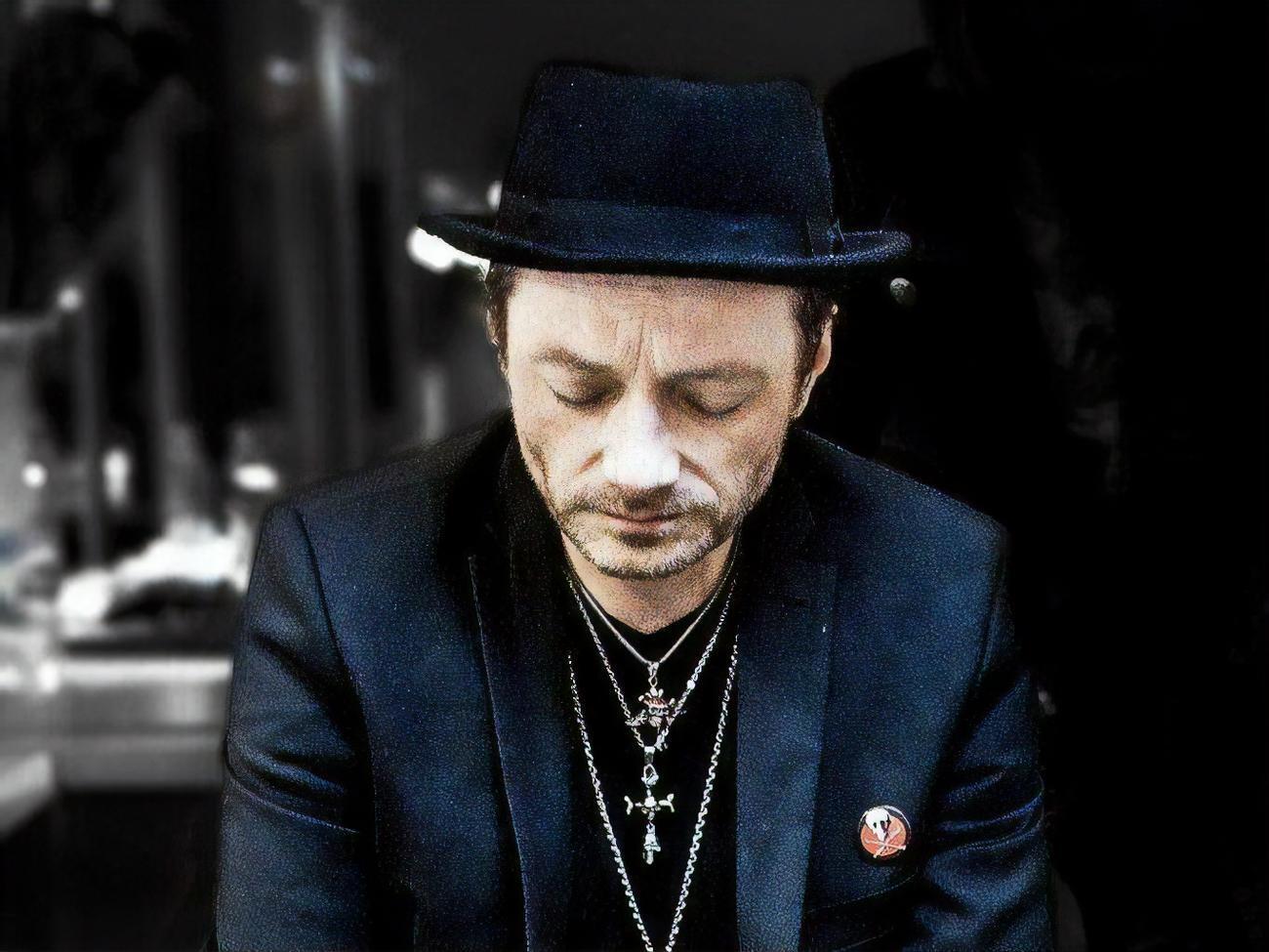 Глеб Самойлов не смог стоять на сцене