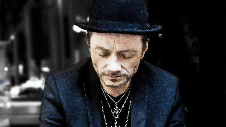 Глеб Самойлов не смог стоять на сцене