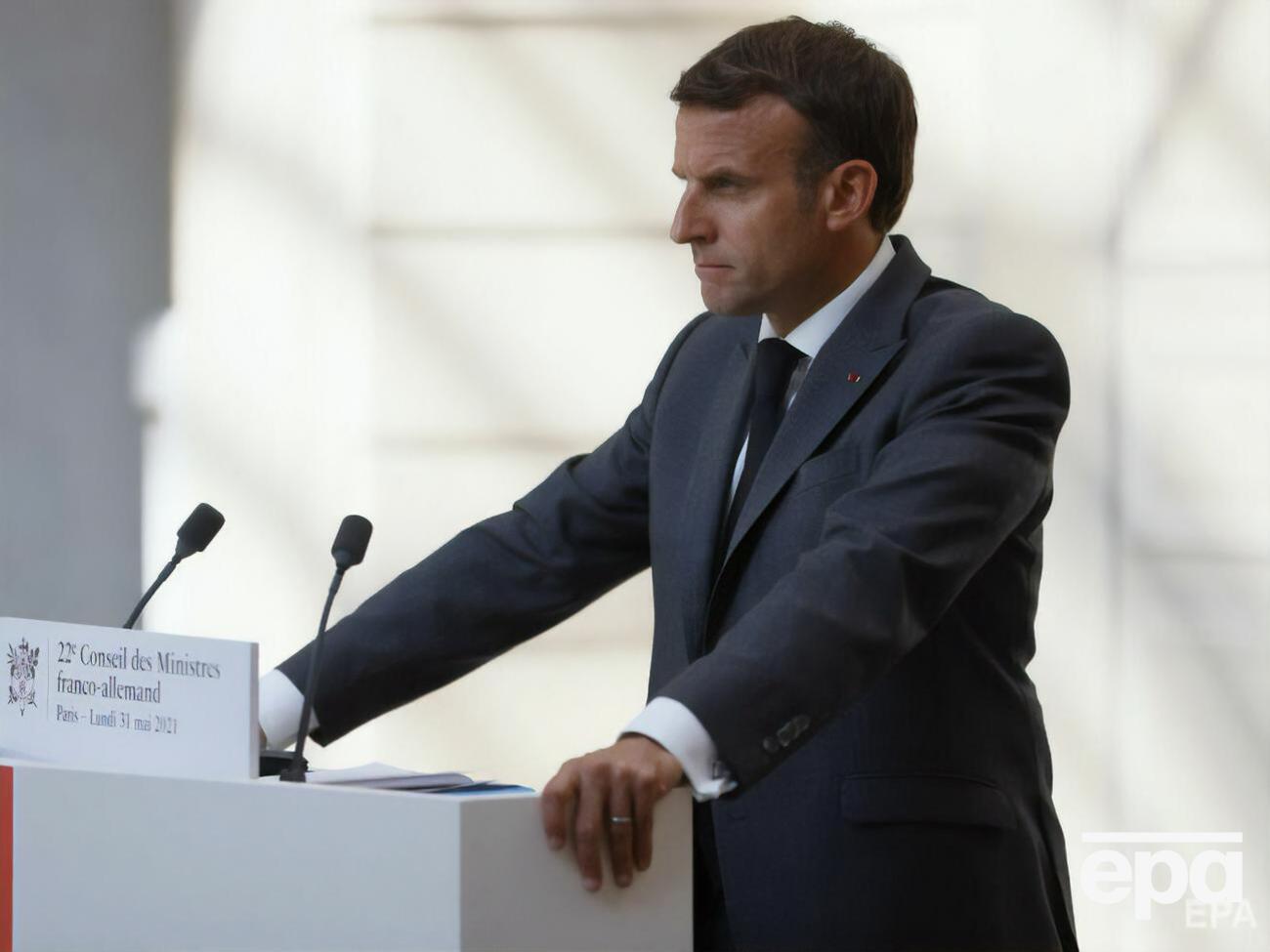 Напавший на Макрона кричал: "Долой Макронию"