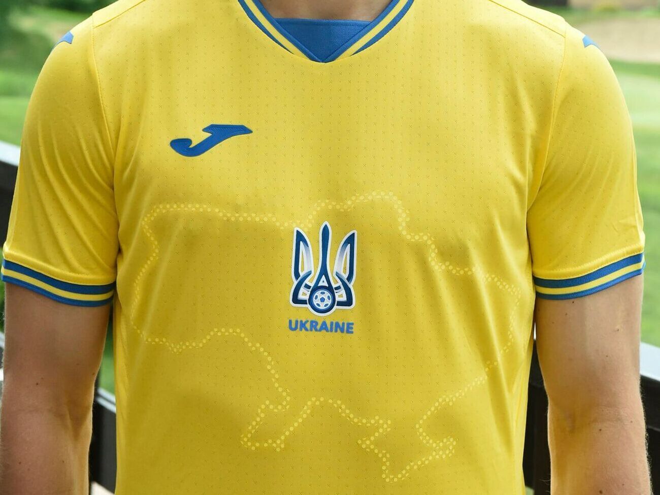 На новой форме сборной Украины карта страны изображена вместе с аннексированным Россией Крымом