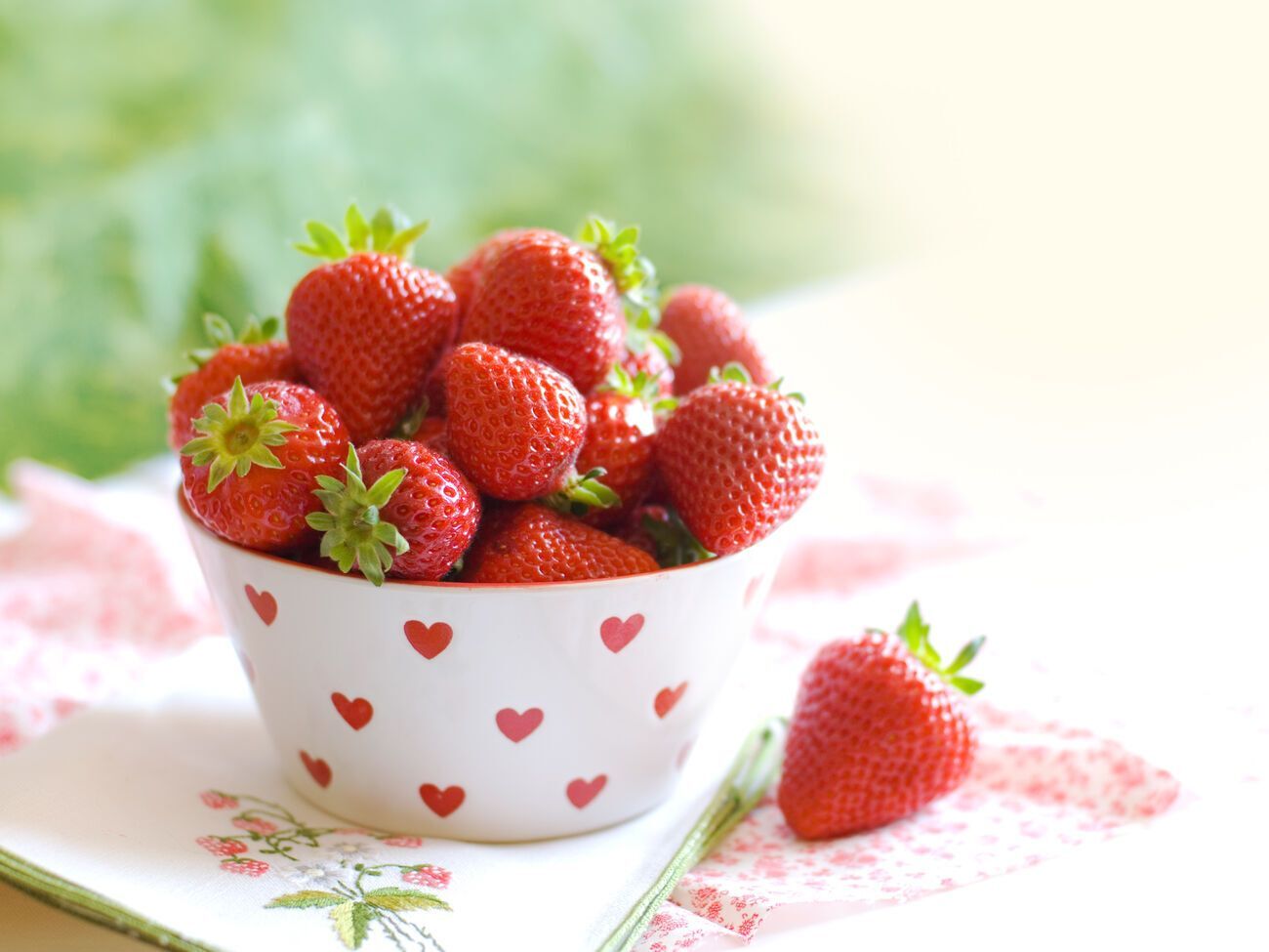 Ярославський: Пропоную приготувати смачний літній суп – гаспачо з полуницею