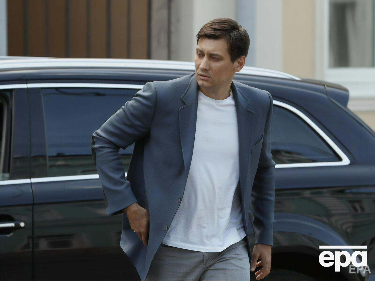 Гудков сказал, что "всегда рассматривал" возможность уехать из России