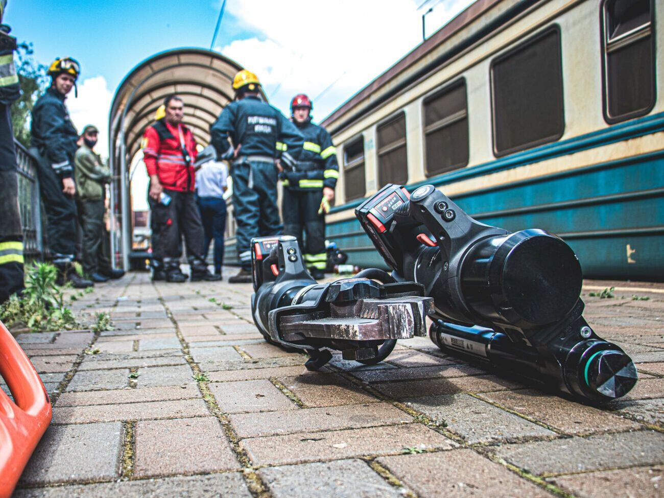 Тіло загиблого рятувальники діставали за допомогою гідравлічного інструменту