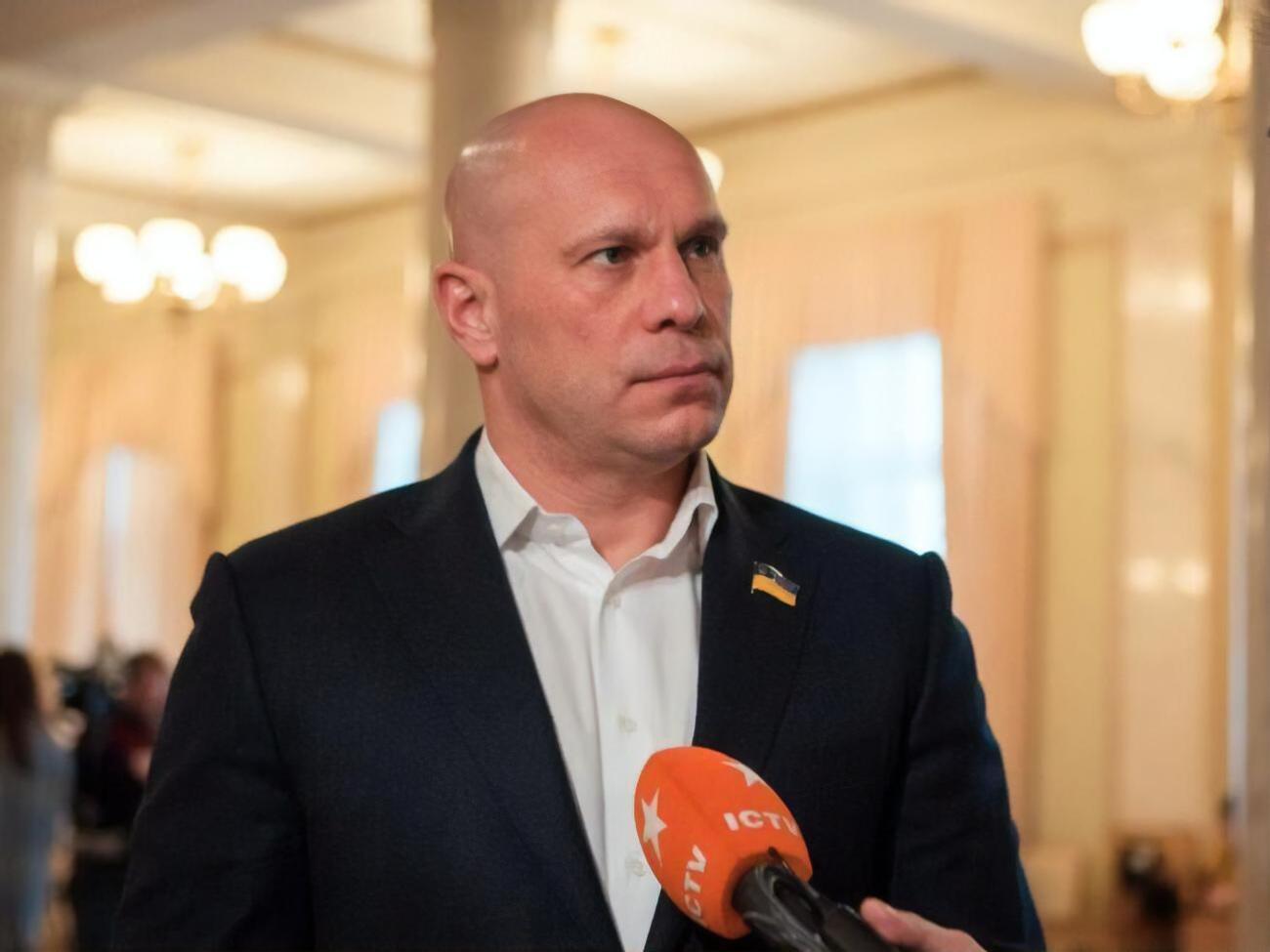 26 квітня Кива захистив кандидатську дисертацію за спеціальністю "механізми державного управління"