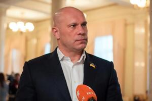26 квітня Кива захистив кандидатську дисертацію за спеціальністю "механізми державного управління"
