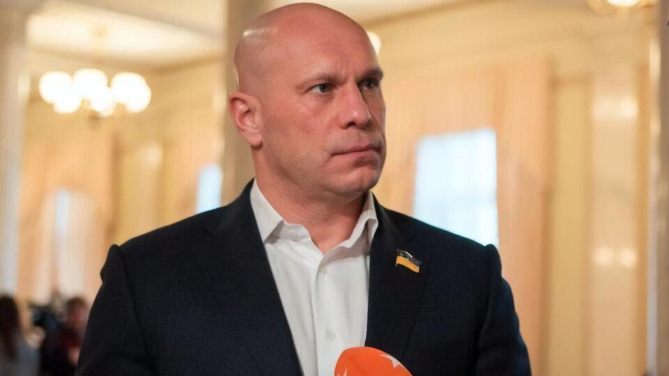 26 апреля Кива защитил кандидатскую диссертацию по специальности "механизмы государственного управления"