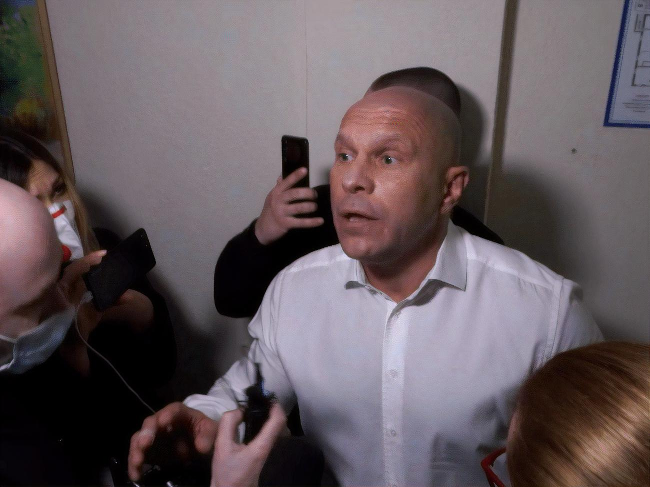 В аудиторию, где Кива защищал диссертацию, пытались не пустить журналистов