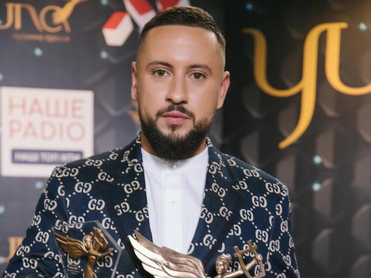 Сыновья Монатика позировали на фоне звезды с именем отца на Аллее славы