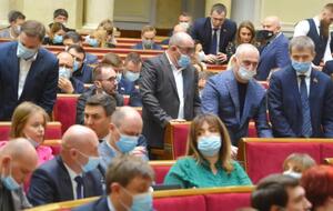 Согласно результатам опроса, в Верховную Раду проходят пять партий