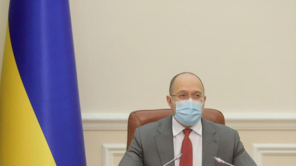Шмыгаль сказал, что "ориентировочно" запуск COVID-сертификатов в Украине запланирован на июль
