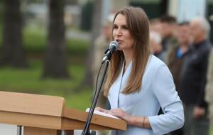 Бобровская предположила, что депутаты могут выйти из партии, но остаться во фракции