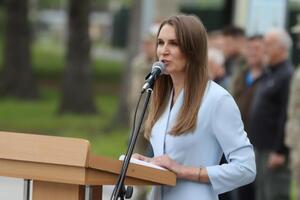 Бобровская предположила, что депутаты могут выйти из партии, но остаться во фракции