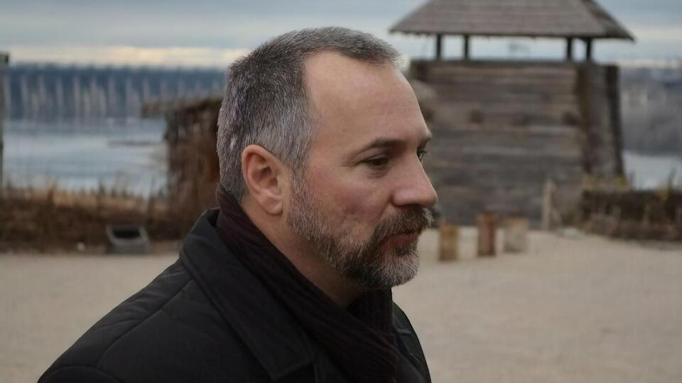 Максим Остапенко: Этот остров, расположенный посреди Днепра, символически может объединить и правый, и левый берега Днепра, что очень нужно для нашей страны