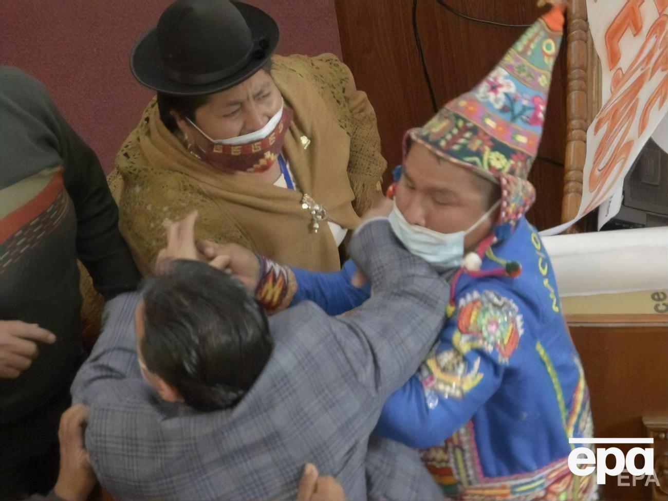 Депутаты подрались из-за задержания Аньес, исполнявшей обязанности президента в 2019&ndash;2020 годах