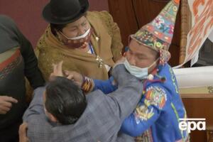 Депутаты подрались из-за задержания Аньес, исполнявшей обязанности президента в 2019–2020 годах