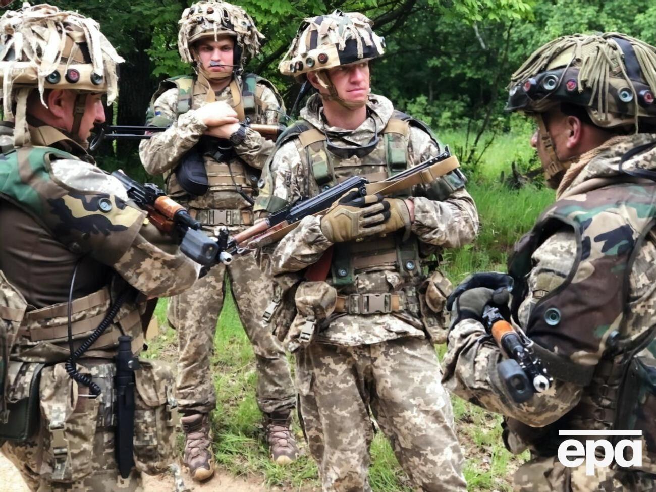 19,3% украинцев выступают за укрепление экономического и военного потенциала Украины