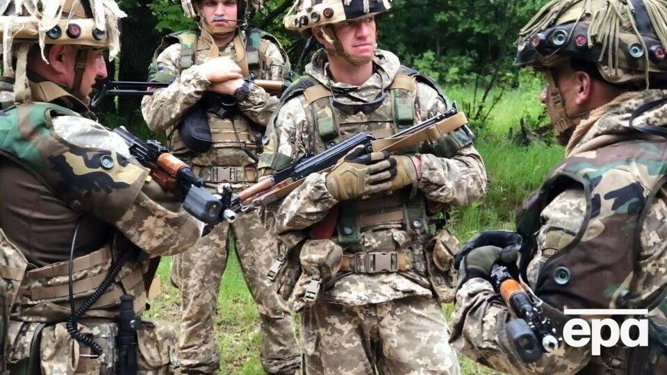 19,3% украинцев выступают за укрепление экономического и военного потенциала Украины