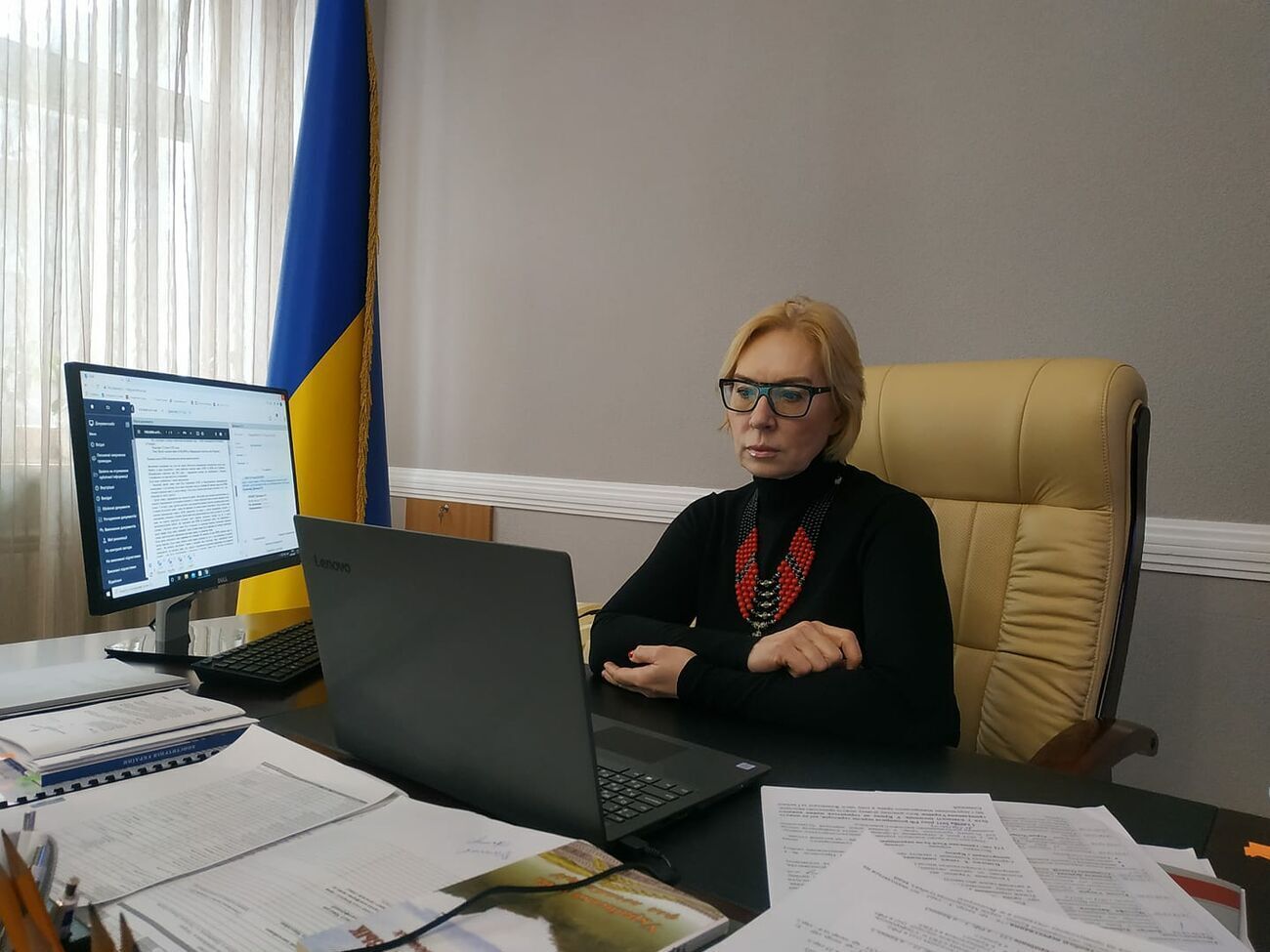 Денісова: Дітей старших за 14 років на блокпості "Оленівка" висаджують з автобусів разом із батьками