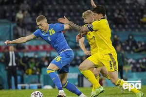 Довбик (зліва) вийшов на поле у другому овертаймі