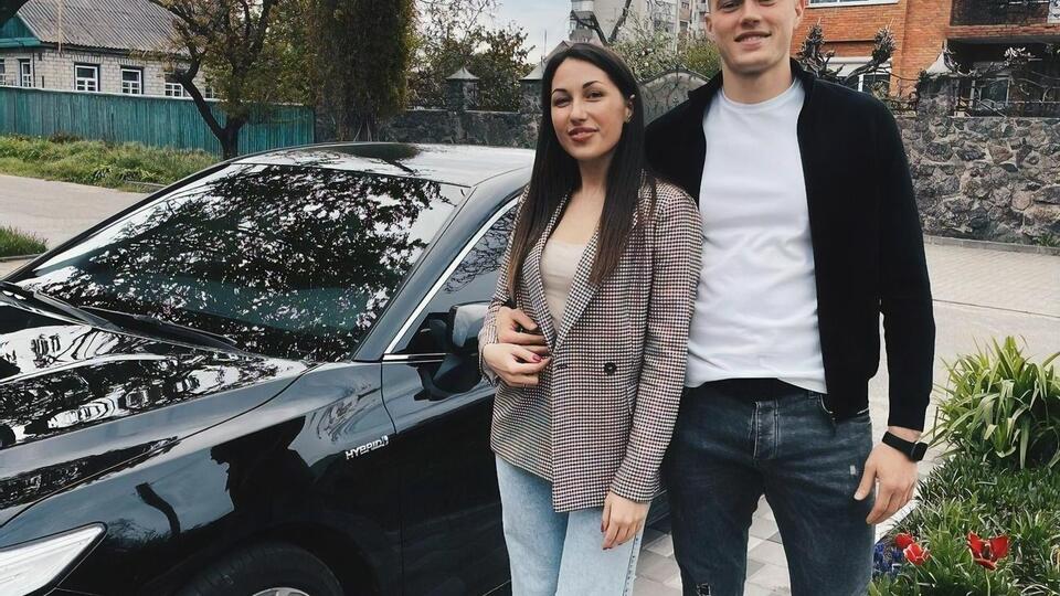 Юлія Довбик каже, що вони з чоловіком Артемом Довбиком будуть щасливими, якщо українці почнуть називати синів на його честь