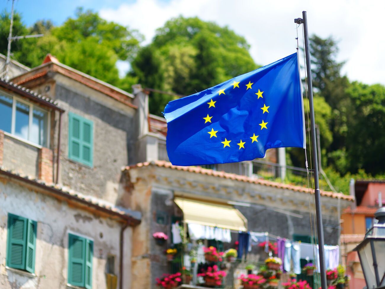 ЕС с сегодняшнего дня позволил свободный въезд гражданам 12 стран