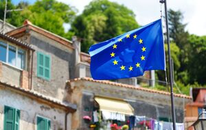 ЕС с сегодняшнего дня позволил свободный въезд гражданам 12 стран