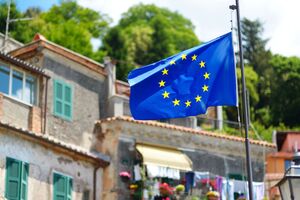 ЄС від сьогодні дозволив вільний в'їзд громадянам 12 країн