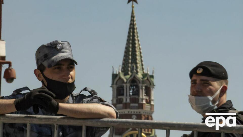 За последние сутки в РФ выявили 23 543 новых случая COVID-19
