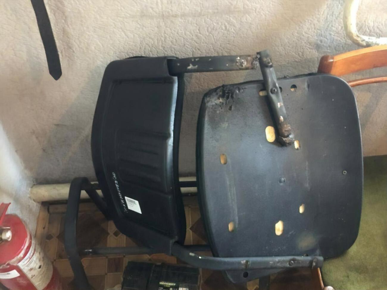 Стул, которым били мужчину, сломали