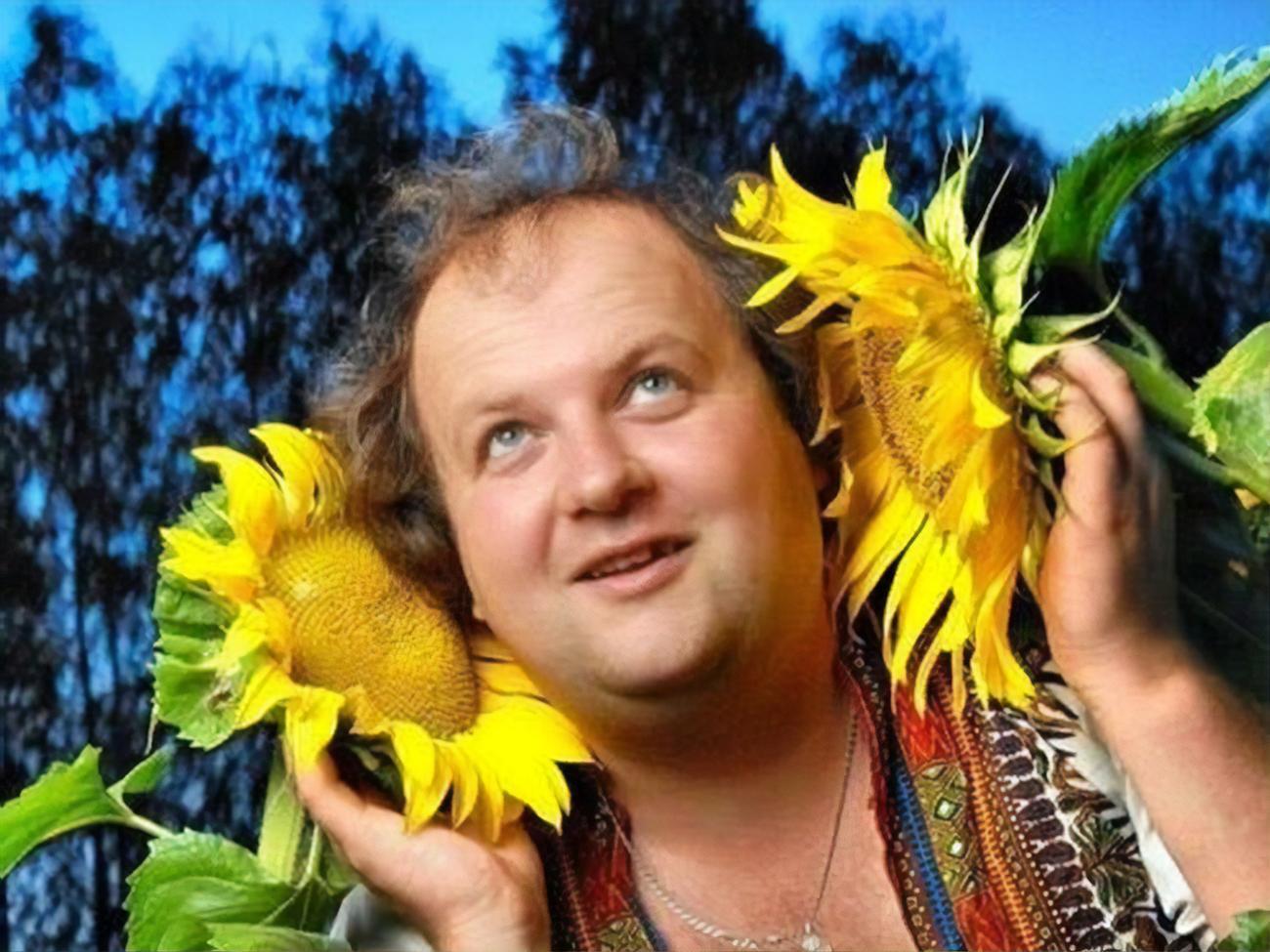 За словами Бронюка, дівчата з "асоціації Лільок" часто зверталися до нього з проханням написати трек на честь їхнього імені