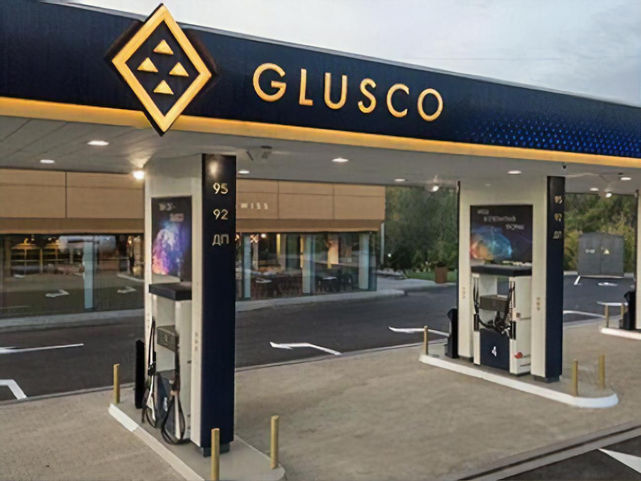 По неофициальным данным, сеть АЗС Glusco контролируют структуры, связанные с Медведчуком