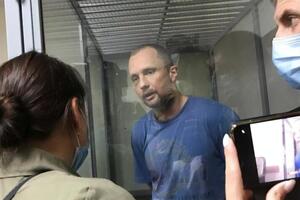 Мартинюк говорив, що поліцейські не показували посвідчень