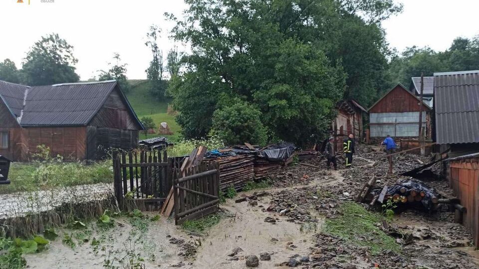 В поселке Ясиня подтоплено 20 домов