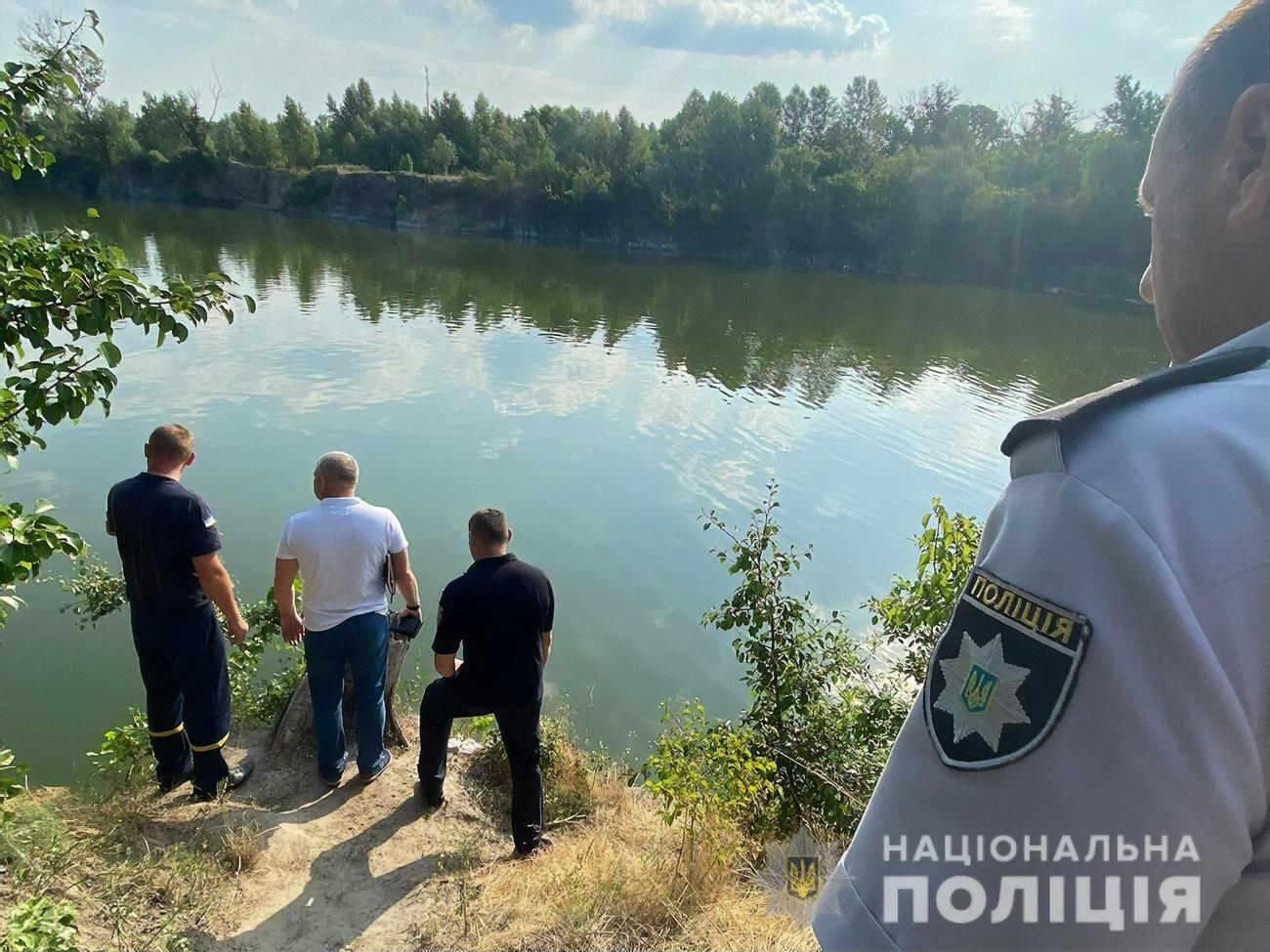 Хлопчик із рідними відпочивав біля озера в Кременчуці