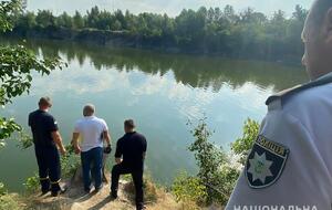 Хлопчик із рідними відпочивав біля озера в Кременчуці