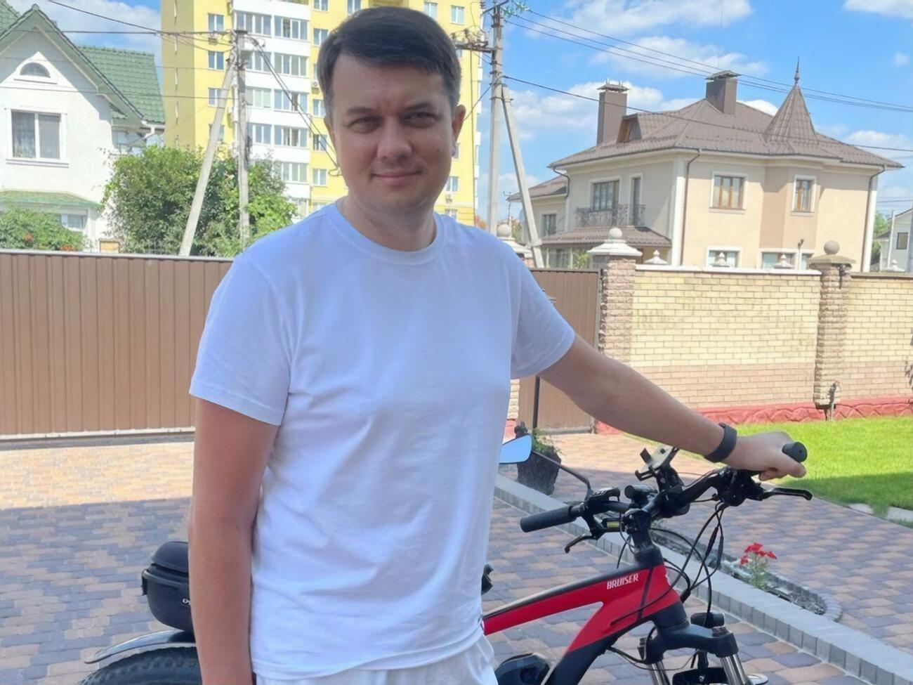 Разумков открыл велосезон в конце марта