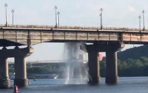 Прошлый раз тепломагистраль на мосту Патона прорвало 2 июля