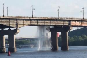 Прошлый раз тепломагистраль на мосту Патона прорвало 2 июля