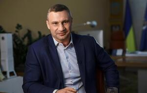Кличко все активнее задумывается о возвращении на всеукраинский политический уровень, сказано в материале журнала "Корреспондент"