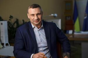 Кличко все активнее задумывается о возвращении на всеукраинский политический уровень, сказано в материале журнала "Корреспондент"