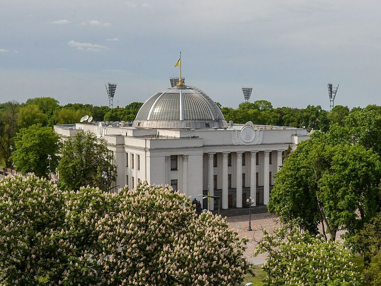 На порядку денному позачергового засідання п'ять законопроєктів