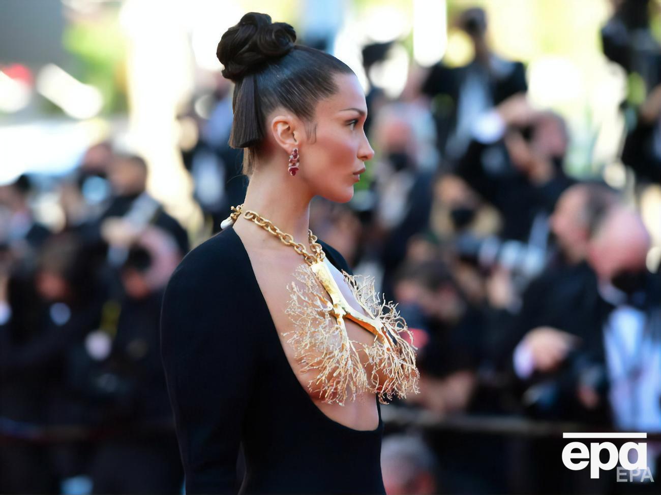 24-річна Белла Хадід на 74-му Каннському кінофестивалі