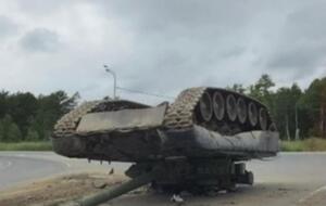 Танк упав дулом униз