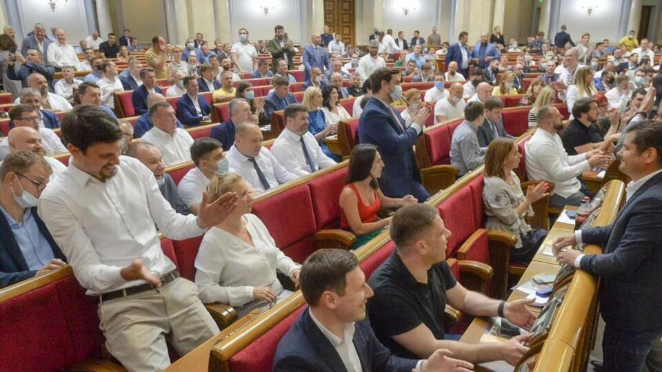 Основною причиною недовіри до політичних партій українці назвали невиконання передвиборчих обіцянок