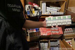 По результатам обысков изъяли более 30 тыс. пачек табачных изделий без акцизных марок стоимостью 1,3 млн грн