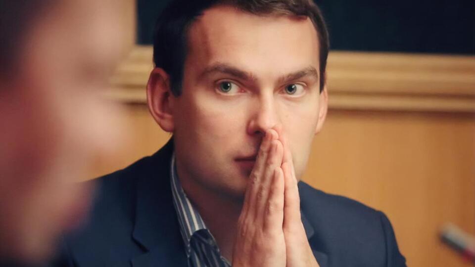 Железняк: У нас когда ты избрал нового главу, ты не можешь его отстранить, можешь выразить недоверие. Выражение недоверия – это две трети фракции, то есть 14 голосов